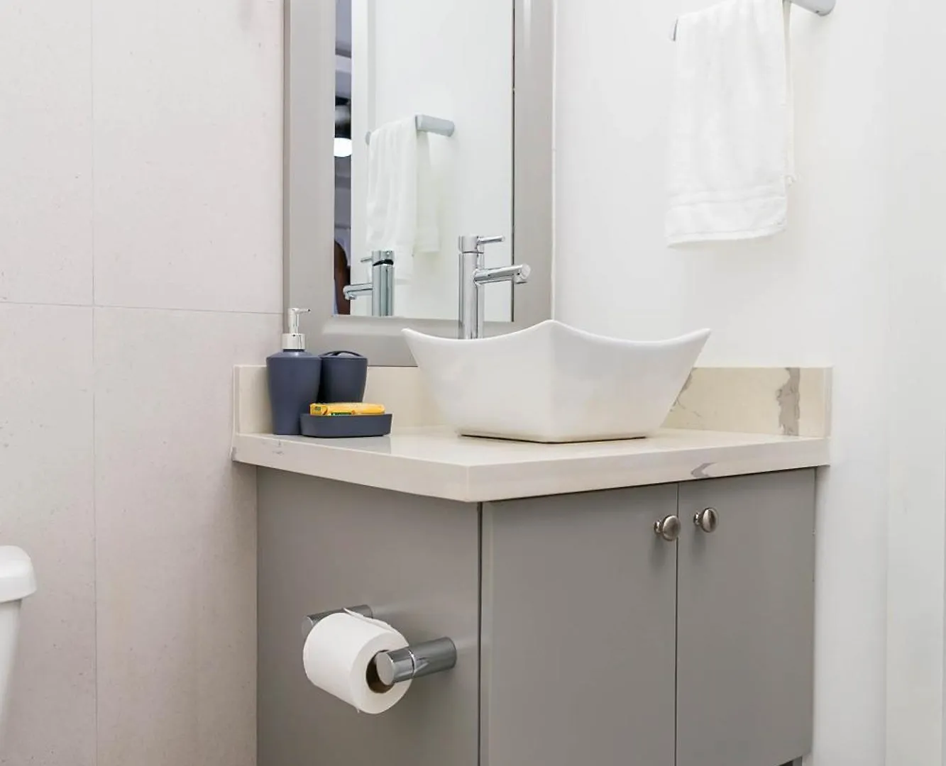 Choose To Be Happy At Twenty 2A With Pool Apartman Kingston