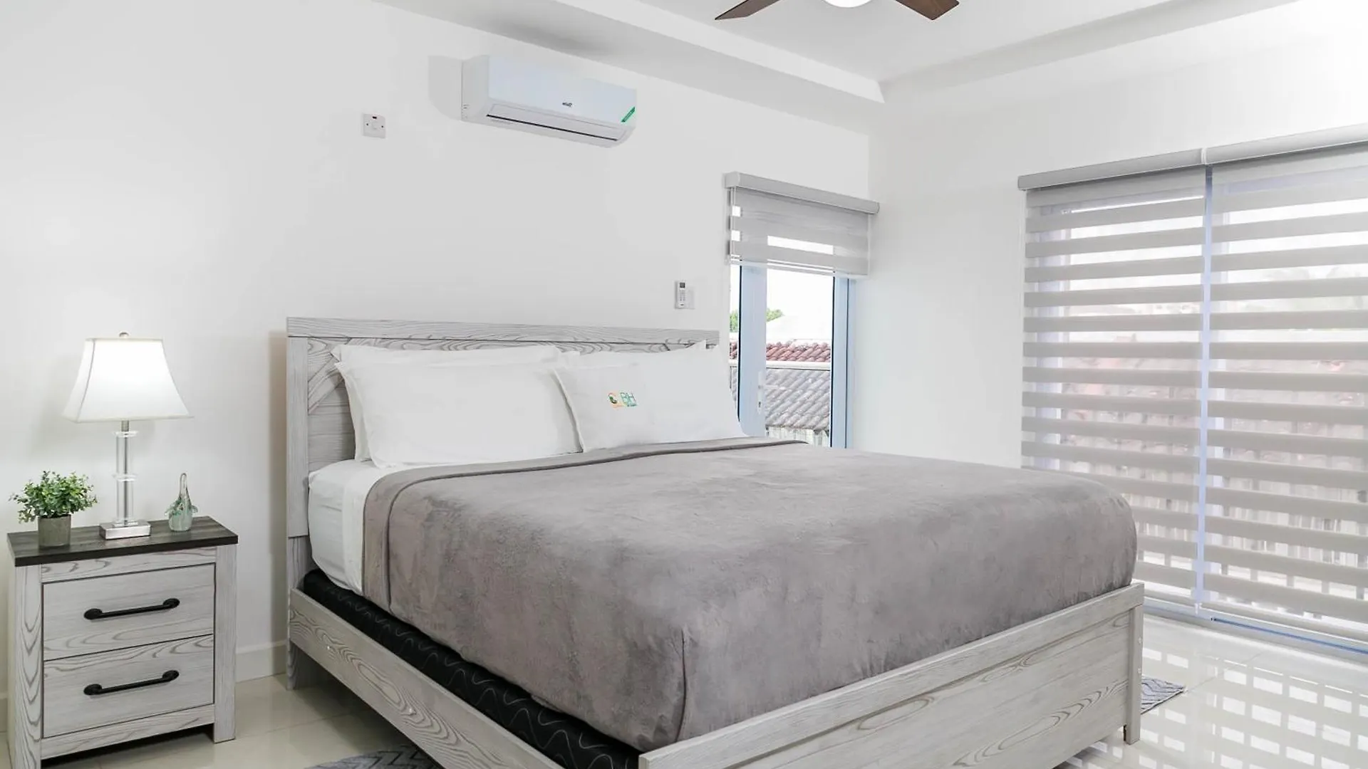 Choose To Be Happy At Twenty 2A With Pool Apartman Kingston