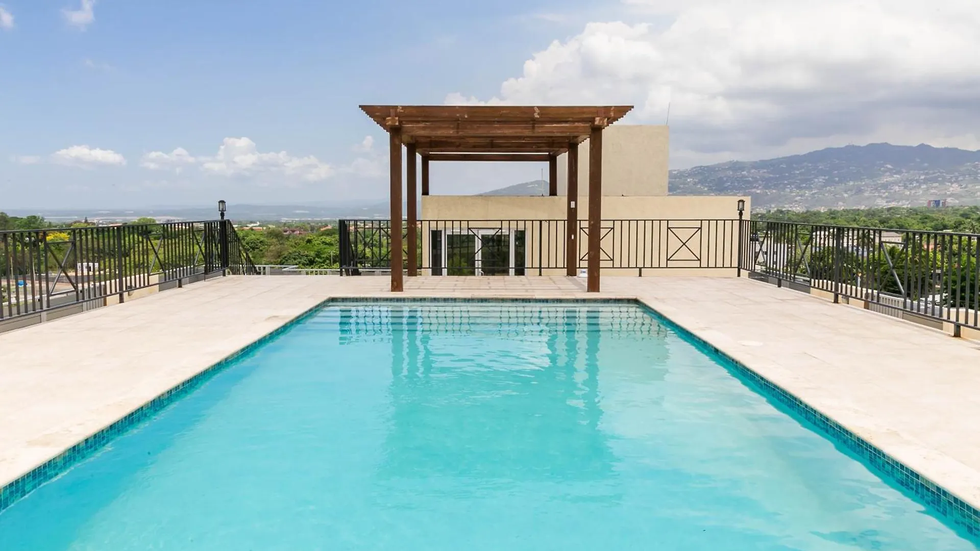 Choose To Be Happy At Twenty 2A With Pool Lejlighed Kingston